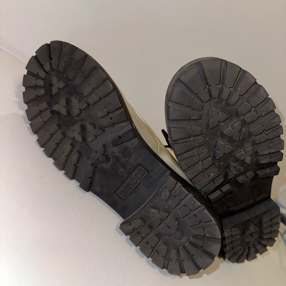 H&M Silver Shoes - Size 8 - Mint Condition - Picture 9 of 10